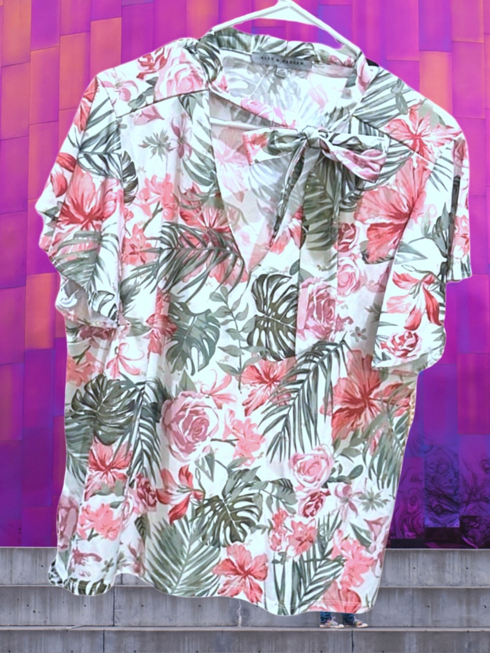 🆕Alex & Parker Women’s plus-size White & Pink Floral Neck-tie Blouse Top💜💜2X